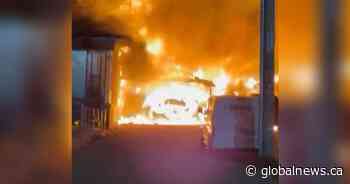 Man dead in ‘chaotic’ Richmond Hill fire that resulted in homes, vehicles ablaze