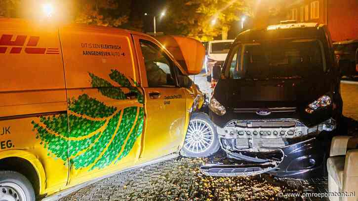 Vrouw botst met bestelbus op andere bus en weigert hulp in Son en Breugel