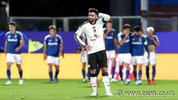 Carrick hits back at Fernandes after Utd defeat