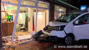 Betrunkener kracht mit Transporter in Fassade von Sonnenstudio – 1,9 Promille