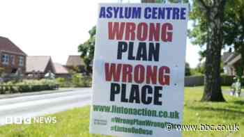 Council boss invites PM to planned asylum site