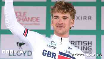 Bradley Wiggins' son Ben signs first pro contract