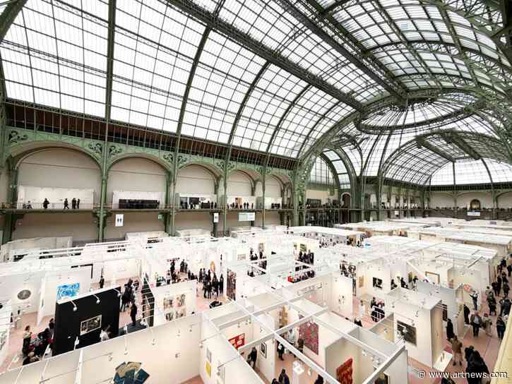 The Best Booths at Art Basel Paris, From Tar Paintings to a Falling Knife