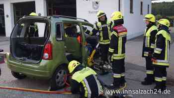 Wenn jede Sekunde zählt: So befreit die Feuerwehr Maitenbeth Eingeklemmte aus einem Unfallauto
