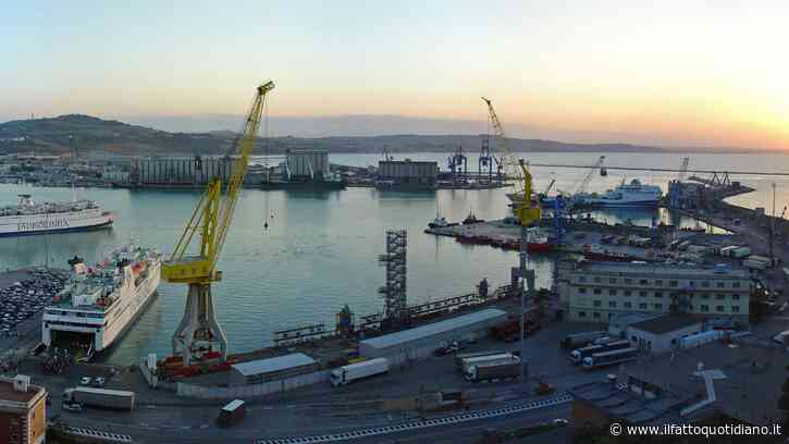 “A queste condizioni non ce la facciamo”, pescherecci fermi ad Ancona per il caro gasolio