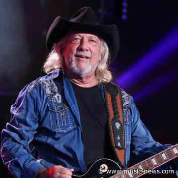 Tim McGraw and Gwen Stefani lead tributes to country legend John Anderson
