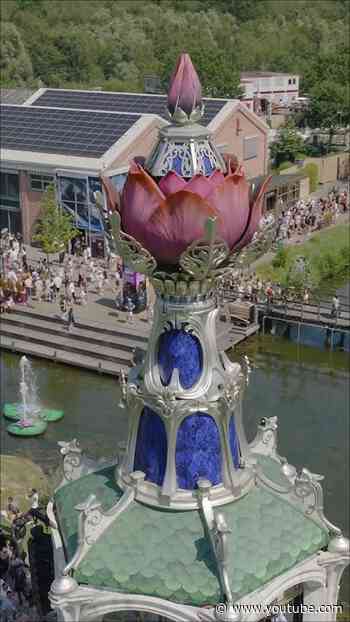 A glimpse of Tomorrowland from above.