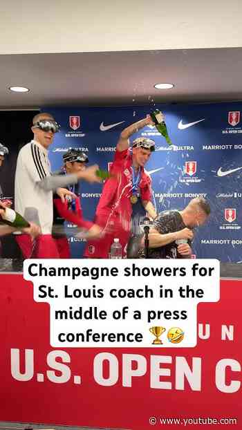 Champagne showers for @stlCITYsc coach in the middle of a press conference 🍾🏆🤣