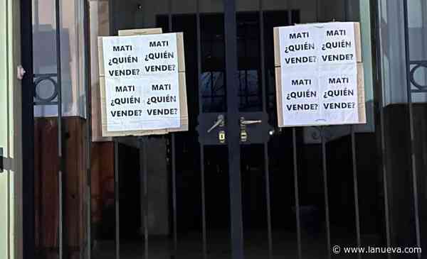 "Mati, ¿quién vende?": aparecieron carteles dirigidos al intendente Nebot en Saavedra