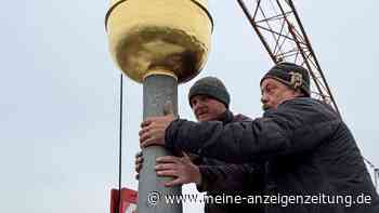 Pfarrkirche St. Georg: Goldene Kugel kehrt in 45 Metern Höhe zurück