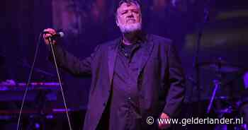 Russell Crowe is acteur, maar nog liever artiest: ‘Hollywood begrijpt mijn humor niet’