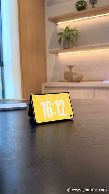 iPhone Duo nightstand mode