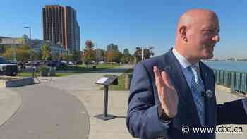 Mayor walks away amid questioning about ex-Windsor, Ont., police chief’s racist remarks