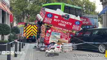 Tour bus hits Trafalgar Square souvenir stand