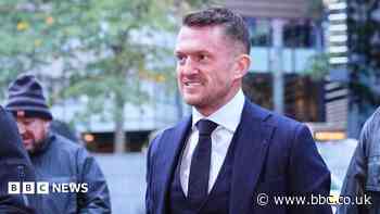 Tommy Robinson hired detectives to find journalists, court told