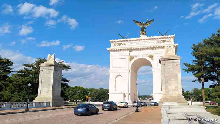 Veterans ask federal judge to block Trump's arch unless Congress approves it