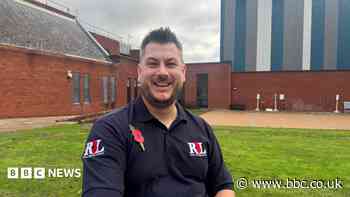 RAF veteran with leg injury awarded special poppy