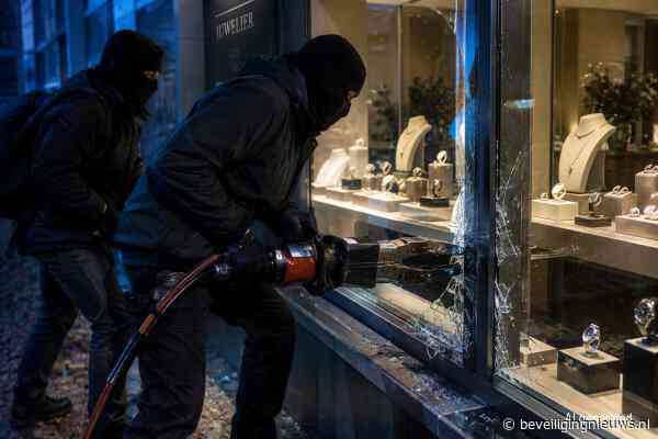 Inbraak bij juwelier met gestolen brandweergereedschap
