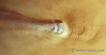 The ‘Exotic Physics’ Behind a Mysterious 1,000-Mile Cloud on Mars