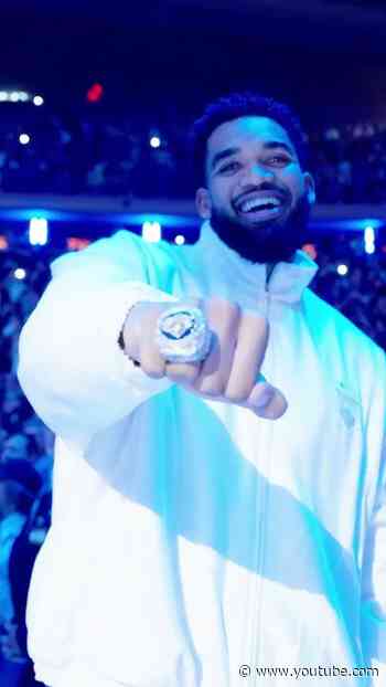 kat rocking the new ring💍  #nyknicks #nba #nbachampions #karlanthonytowns