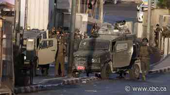 Israeli soldiers fatally shoot 2 Palestinians near Hebron. Netanyahu orders West Bank lockdown
