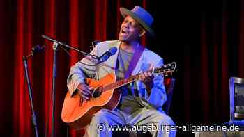 Charismatischer Blues: Eric Bibb zu Gast im Stadttheater