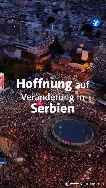 Zehntausende demonstrieren in Belgrad