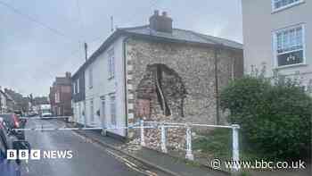 Road closure and evacuation amid 'unsafe' building