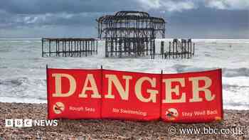 Part of Brighton's iconic West Pier collapses