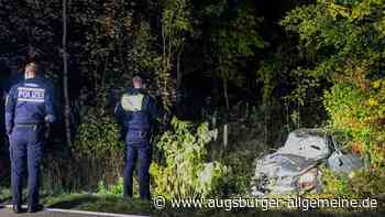 Polizeihubschrauber und Suchhunde nach Unfall im Einsatz: Im Wald verschwundener Autofahrer meldet sich
