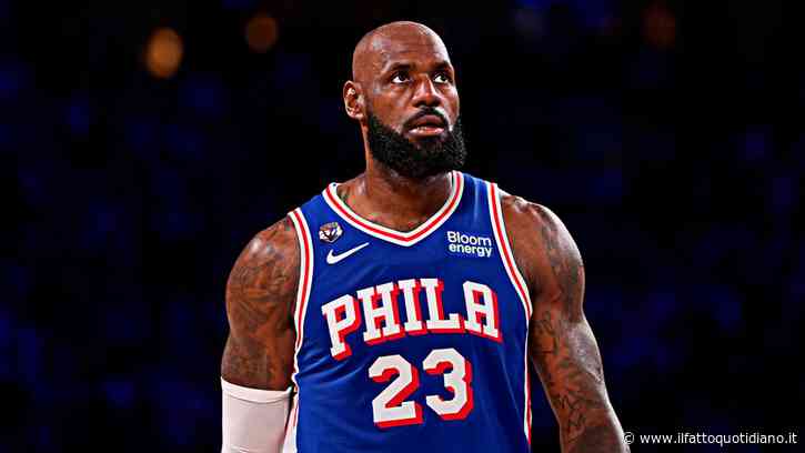 NBA Freestyle | LeBron James non ha voglia di scherzare a Philadelphia: sta in un universo a parte. Ma la star dei Sixers non è lui