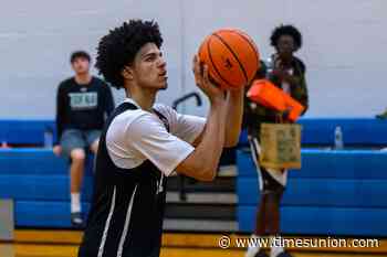 Clifton Park's Davon Maloney, a former La Salle star, commits to play men's basketbal at University of Vermont