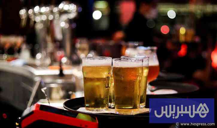 "حكومة المنصوري" تراهن على 2300 مليار سنتيم من استهلاك السجائر والخمور