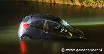 Auto belandt in water in Veenendaal, twee vrouwen blijven ongedeerd