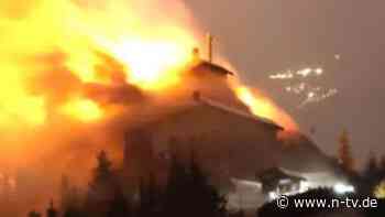 Feuerwehr-Einsatz läuft noch: Hitlers früheres Teehaus am Obersalzberg brennt