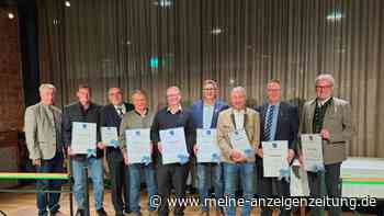 Gemeinde Oberding ehrt Gemeinderäte mit Bürgermedaillen und Urkunden