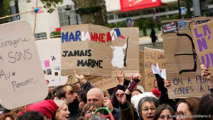 Francia, oltre 70mila agenti schierati: a Parigi evacuata la Bastiglia. Proteste al congresso di Le Pen