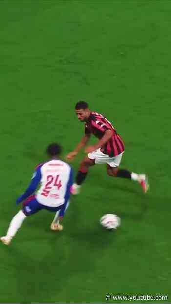 Too fast 💨 #ligue1mcdonalds #football #ligue1 #foot #footballshorts #sports #soccer #skills #shorts