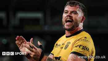 Castleford hooker Hood signs new one-year contract