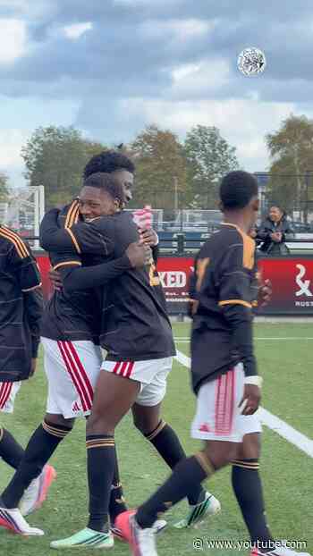 Free kick golazo by Eniola Owolabi for Ajax Under-17s! 🔝