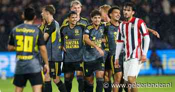 Willem II zet zich in wedstrijd na ontslag Stegeman voor schut, Cambuur behaalt grootste uitzege ooit in eredivisie