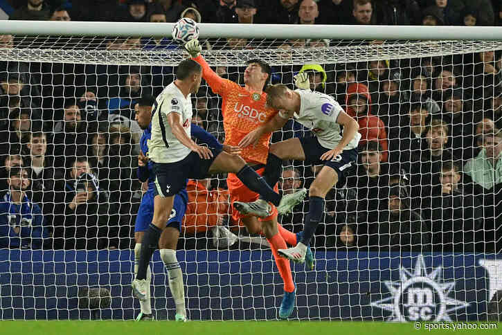 Keeper's bizarre own goal hands Tottenham win over Chelsea; watch 🎥