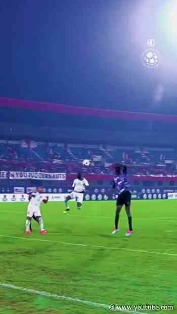 Hrithik's heroics keep the Highlanders at bay here at the Kalinga. 🧤 #MGISL13