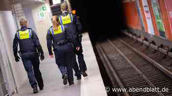 Mann greift Frau zwischen die Brüste: Sexuelle Belästigung an S-Bahn Jungfernstieg