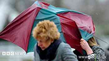 Marathon cancelled and parks closed as storm hits