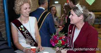 Lesbisch stel doft zich lekker op voor de schutterijfoto: ‘Een fantastische, zenuwslopende ervaring’