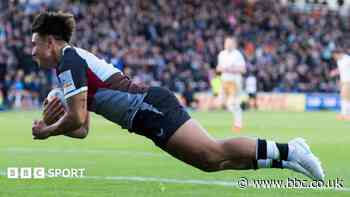 Smith stars as Quins beat Saracens for first win