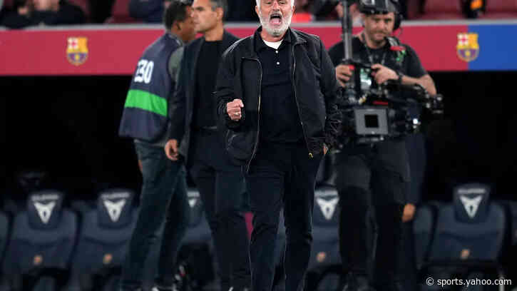 🎥 The Special One is back: Mourinho’s knee slides are iconic
