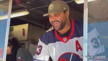 Party starts early for hockey fans ahead of Heritage Classic