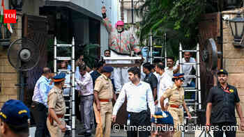 Amitabh Bachchan tightens security outside Jalsa after bomb threat